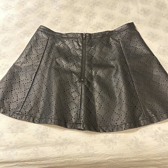 Skirt - Picture 2 of 2